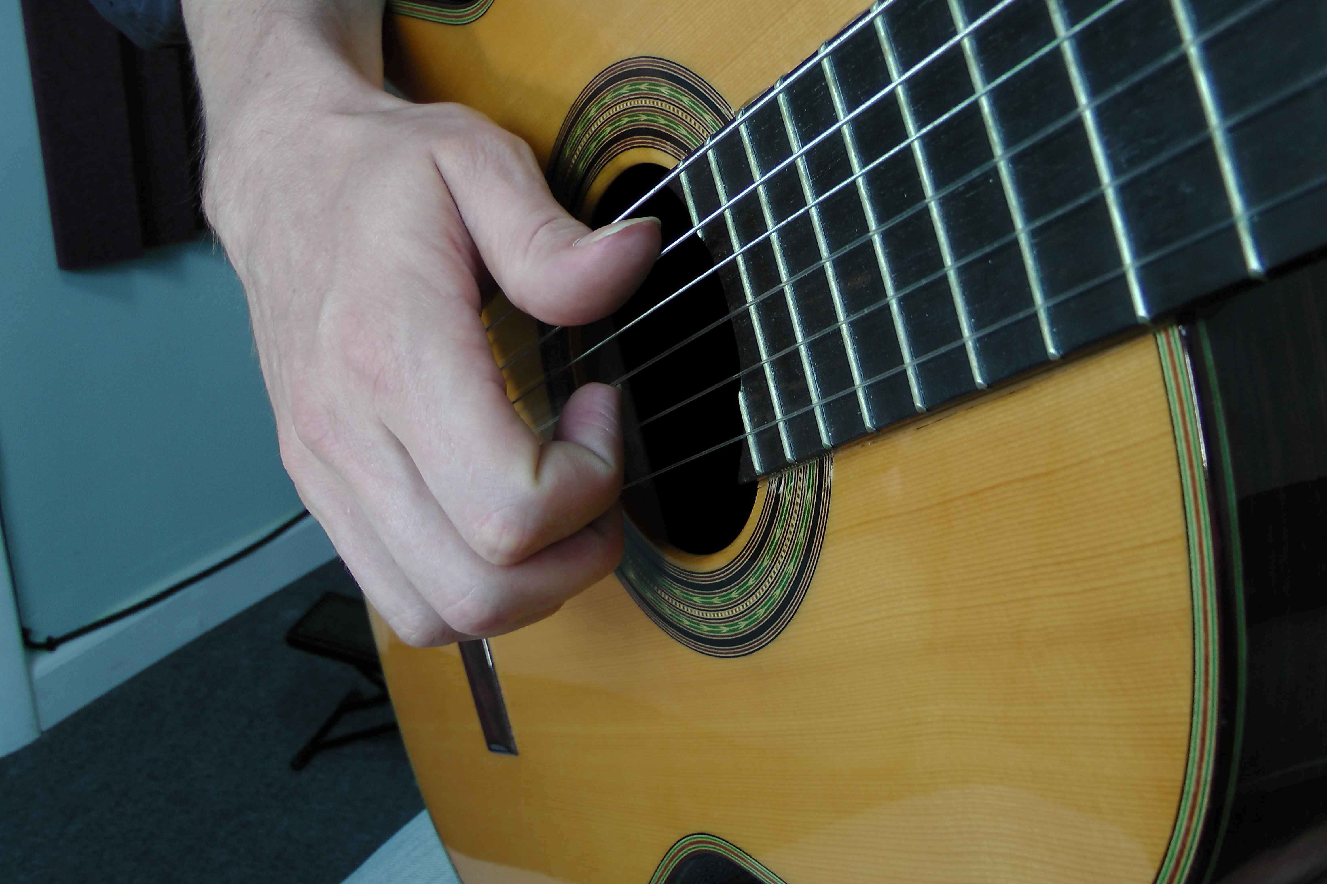 What is the correct right hand position on the guitar? Sage Music